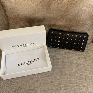 EUC Givenchy zip wallet